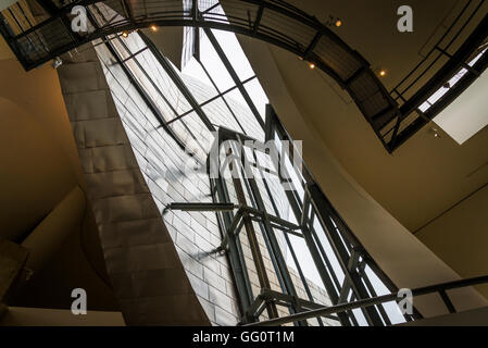 Museo Guggenheim progettato da Frank Gehry, Bilbao, Paesi Baschi Foto Stock