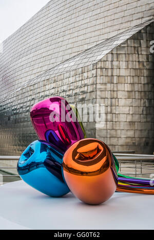 I tulipani scultura di Jeff Koons al Guggenheim Museum Bilbao, Paesi Baschi Foto Stock