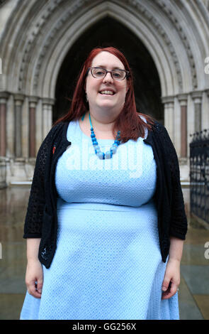 Deborah Oro, Chief Executive di National Aids Trust, al di fuori della Royal Courts of Justice, Strand, Londra dopo il fronte di carità AIDS ha vinto una grande battaglia giudiziaria su se un trattamento preventivo per HIV che le associazioni di beneficenza dire è un 'gioco-changer' può essere legalmente finanziati dall'NHS. Foto Stock