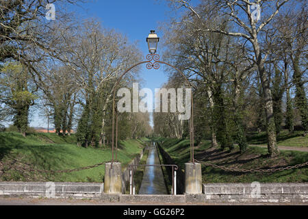 Pouilly-en-Auxois, il canale di Borgogna, Francia Foto Stock