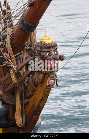 Polena della replica 1703 Russo Shtandart fregate a Swanage in luglio Foto Stock