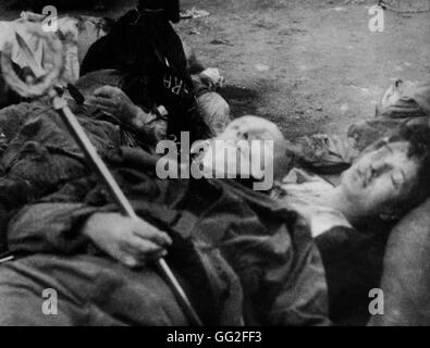 Milano. Piazza Loreto. I corpi di Benito Mussolini e la sua amante Petacci Aprile 28, 1945 Italia Washington. Archivi Nazionali Foto Stock