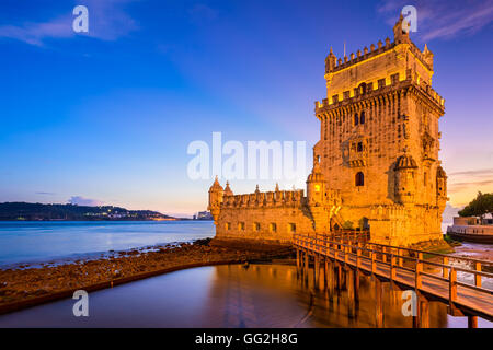 La Torre di Belem sul fiume Tago a Lisbona, Portogallo. Foto Stock