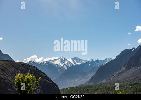 Vista di Hindu Kush montagne da Mastuj Foto Stock