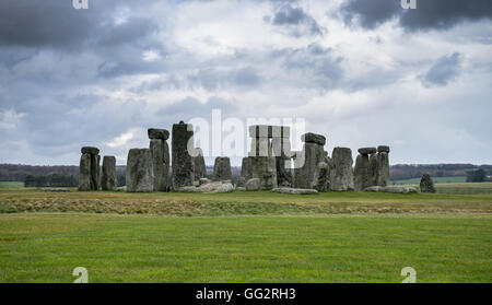 Stonehenge in un giorno di tempesta Foto Stock