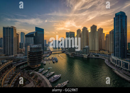 Vista della Marina di Dubai dall'indirizzo Hotel, Dubai, Emirati Arabi Uniti Foto Stock