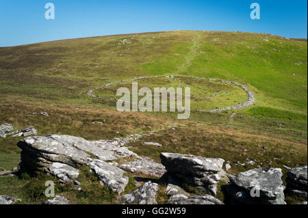 Bronzo Grimspound Agehut cerchio insediamento, vicino Hookney Tor, Dartmoor Devon, Regno Unito. Foto Stock