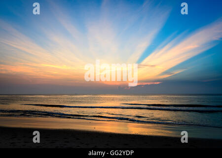 Una immagine di una bellissima alba catturato in Dam Neck, Virginia Beach. Foto Stock