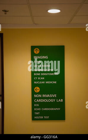 Segnaletica in ospedale Foto Stock