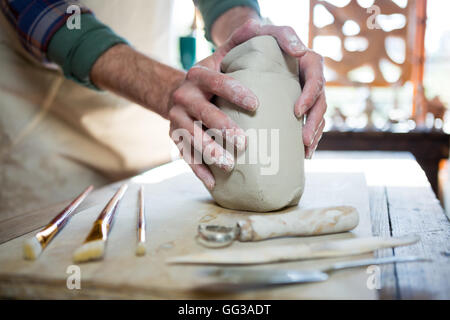 La sezione centrale del potter maschio creta Foto Stock
