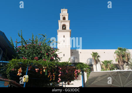 Jaffa, città vecchia: il campanile della chiesa di San Pietro, chiesa francescana costruita nel 1654 Foto Stock