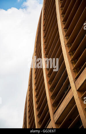 Milano, Italia - 31 Maggio 2016: dettaglio del Padiglione di Unicredit a Milano, Italia. Il suo un edificio iin Porta Nuova progettata da Michele de Foto Stock