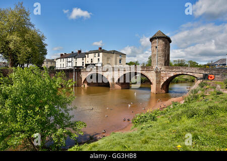 Monmouth; ponte sopra il fiume Monnow; Galles; Regno Unito Foto Stock