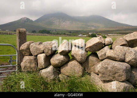 Asciugare la parete di pietra montagne di Mourne contea di Down Irlanda del Nord Foto Stock