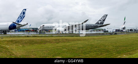 Berlino, Germania - 02 giugno 2016: il nuovissimo Airbus A350 XVB all'aeroporto. Mostra ILA Berlin Air Show 2016 Foto Stock