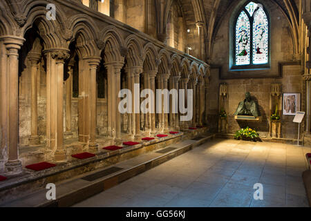 Regno Unito, Inghilterra, Staffordshire, Lichfield Cathedral, Chapter House nicchie di passaggio Foto Stock