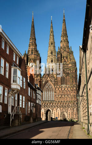 Regno Unito, Inghilterra, Staffordshire, Lichfield, Cattedrale dalla stretta Foto Stock