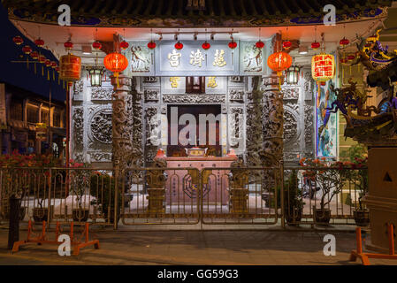 Vista del tramonto del Choo Chay Keong tempio adiacente a Yap Kongsi clan house, George Town, Penang, Malaysia Foto Stock