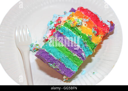 Colorato fetta di torta arcobaleno. Foto Stock