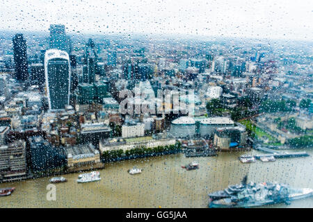 La città di Londra dalla cima dello Shard, il grattacielo più alto di Londra progettato da Renzo piano. Foto Stock