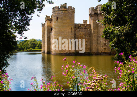 Il castello medievale di Bodiam., East Sussex, Inghilterra Foto Stock