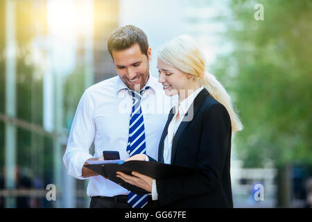 La gente di affari riunione nel quartiere finanziario Foto Stock