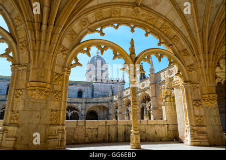 Ornamentazione manuelina nei chiostri del Mosteiro dos Jeronimos, UNESCO, Belem, Lisbona, Portogallo Foto Stock