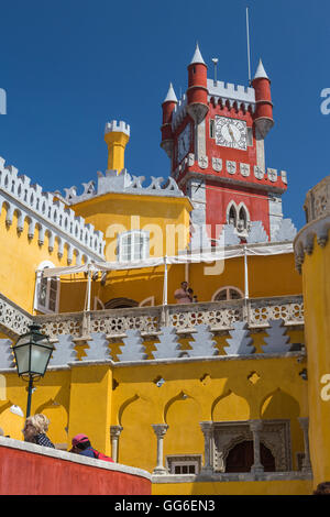 I colori e la decorazione del castello romanticist Palacio da Pena, UNESCO, Sao Pedro de Penaferrim, Sintra, Lisbona, Portogallo Foto Stock