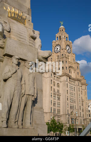 Royal Liver Building, Pier Head, Sito Patrimonio Mondiale dell'UNESCO, Liverpool, Merseyside England, Regno Unito, Europa Foto Stock
