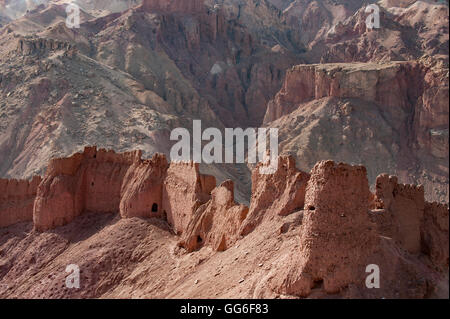 La rovina della città di Shahr-e Zohak nella provincia di Bamiyan, Afghanistan, Asia Foto Stock