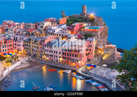 Notte Vernazza, Cinque Terre Liguria, Italia Foto Stock