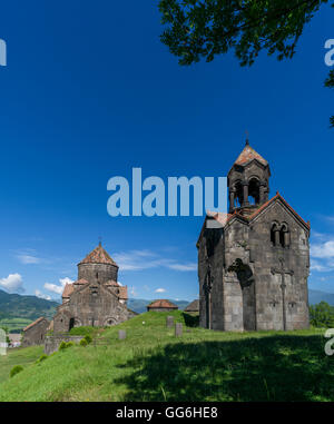 Campanile e San Nshan chiesa al monastero di Haghpat in Armenia Foto Stock