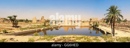 Il lago al complesso del Tempio di Karnak Foto Stock