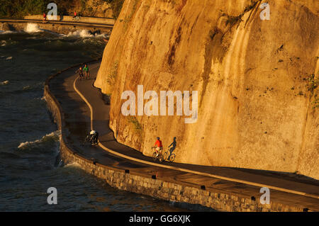 Stanley Park seawall, vicino Siwash Rock. Vancouver, British Columbia, Canada Foto Stock