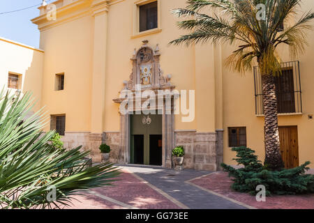 Cortile con porte decorate a Valencia, Spagna Foto Stock