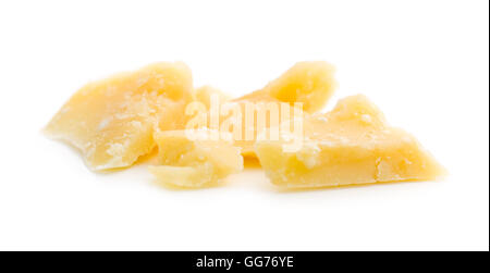 Il trito di parmigiano isolati su sfondo bianco. Foto Stock