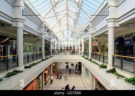 Welwyn Garden City, Regno Unito - Luglio 02, 2016 - Howard Center, un centro shopping a Welwyn Garden City, Hertfordshire Foto Stock