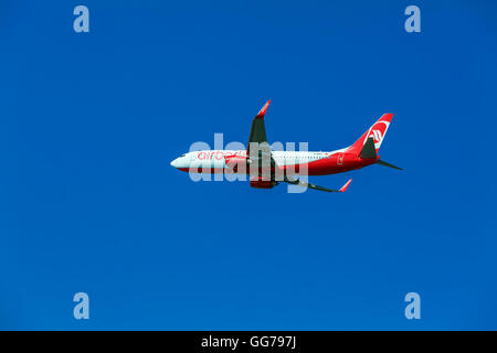 Aeroporto di Corfu, Grecia - Luglio 12, 2011: Boeing 737 della società Airberlin all'aeroporto di Corfù Foto Stock