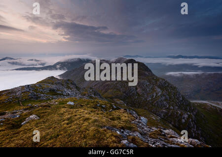 Colori smorzati sopra Garbh Chioch Mhor presso sunrise Foto Stock