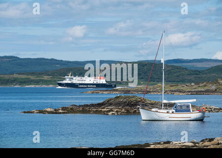 Vista di Caledonian MacBrayne traghetto per auto sul percorso da Kennacraig all isola di Islay off penisola di Kintyre in Argyll and Bute in S Foto Stock