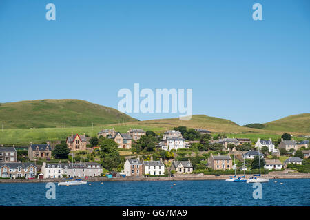 Vista di case accanto al porto di Campbeltown, sulla penisola di Kintyre in Argyll and Bute in Scozia Regno Unito Foto Stock