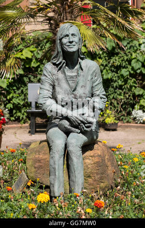 Statua di Linda McCartney in La signora Linda McCartney Memorial Garden di Campbeltown nel Kintyre, Argyll and Bute , Scozia Foto Stock