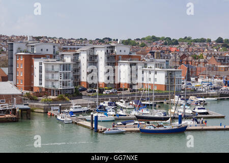 Cowes marina sull'Isola di Wight Foto Stock