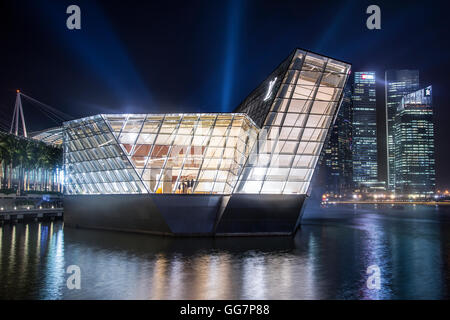 SINGAPORE - Gennaio ArtScience Museum è una delle attrazioni di Marina Bay Sands, un resort integrato di Singapore Foto Stock
