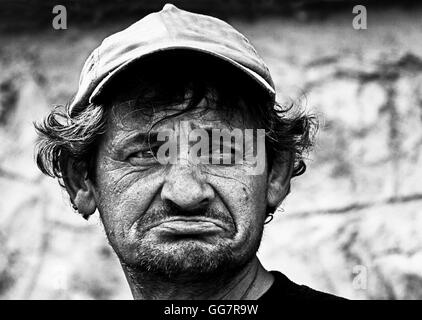 Triste senzatetto uomo Effetto Dragan ritratto Foto Stock