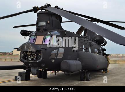 Una delle forze speciali CH-47 elicottero Chinook delle truppe delle forze speciali centosessantesimo SOAR unità, noto anche come Nightstalkers. Foto Stock