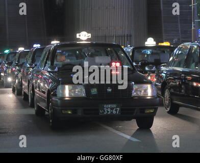 I taxi di attendere per passeggeri alla stazione di Nagoya in Nagoya in Giappone. Foto Stock