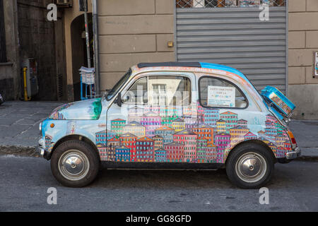 Cinquecento Fiat 500 in street, Genova, Genova, Liguria, Cinque Terre, Italia, Europa, UE Foto Stock