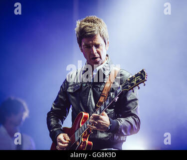 Scarborough, Regno Unito. Il 3 agosto, 2016. Noel Gallagher High flying Birds headline Scarborough Open Air Theatre. Credito: Daniel Easton/Alamy Live News Foto Stock