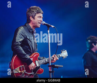 Scarborough, Regno Unito. Il 3 agosto, 2016. Noel Gallagher High flying Birds headline Scarborough Open Air Theatre. Credito: Daniel Easton/Alamy Live News Foto Stock